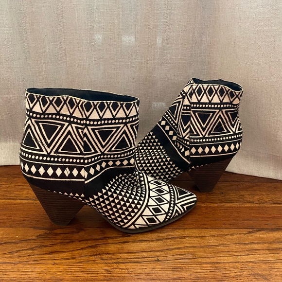 Lucky Brand Boots - Picture 1 of 2